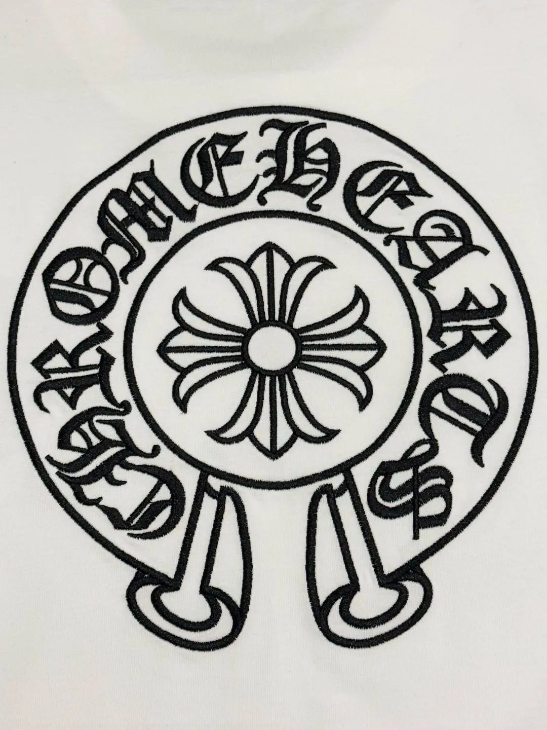 🅿️190 [High quality] Chrome hearts ss25 new first release latest short-sleeved round neck t-shirt, high-end customization, avant-garde and fashionable design! The brand logo is applied to the front and back cuffs using 100,000 needle embroidery techniques. High-end customized 280g fabric. Soft to the touch. Comfortable to wear. Exquisite stitching. Fine workmanship. The upper body effect is incomparably handsome! Same style for men and women, color: white, black size: S to xL